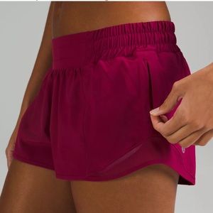 Lululemon Hotty Hot Low-Rise Lined Short 2.5", Size 6.